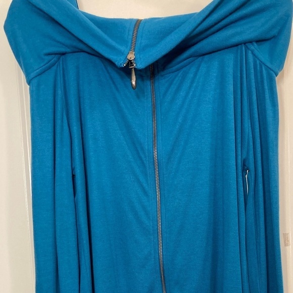 Soft surroundings blue super soft longline long sleeve cold shoulder sweater top - Picture 3 of 6